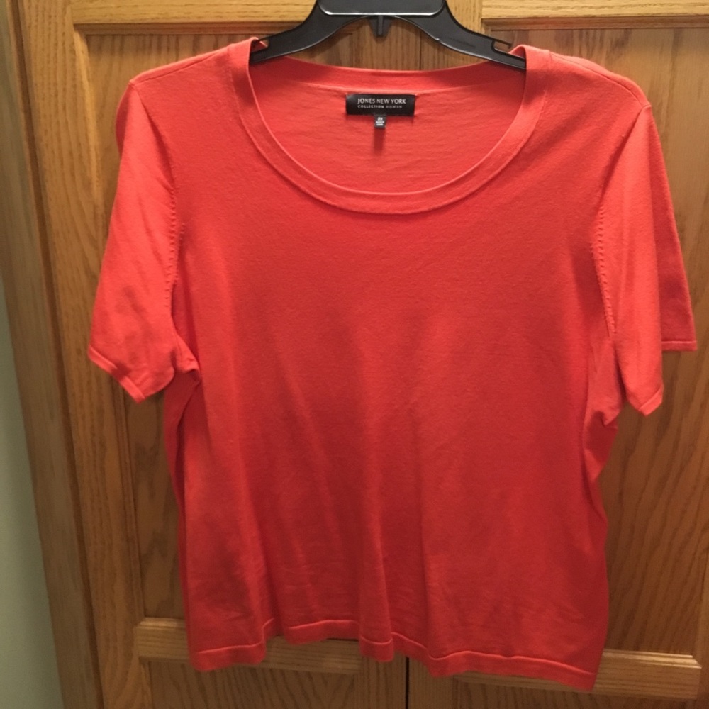 Jones New York Knit top in orange.